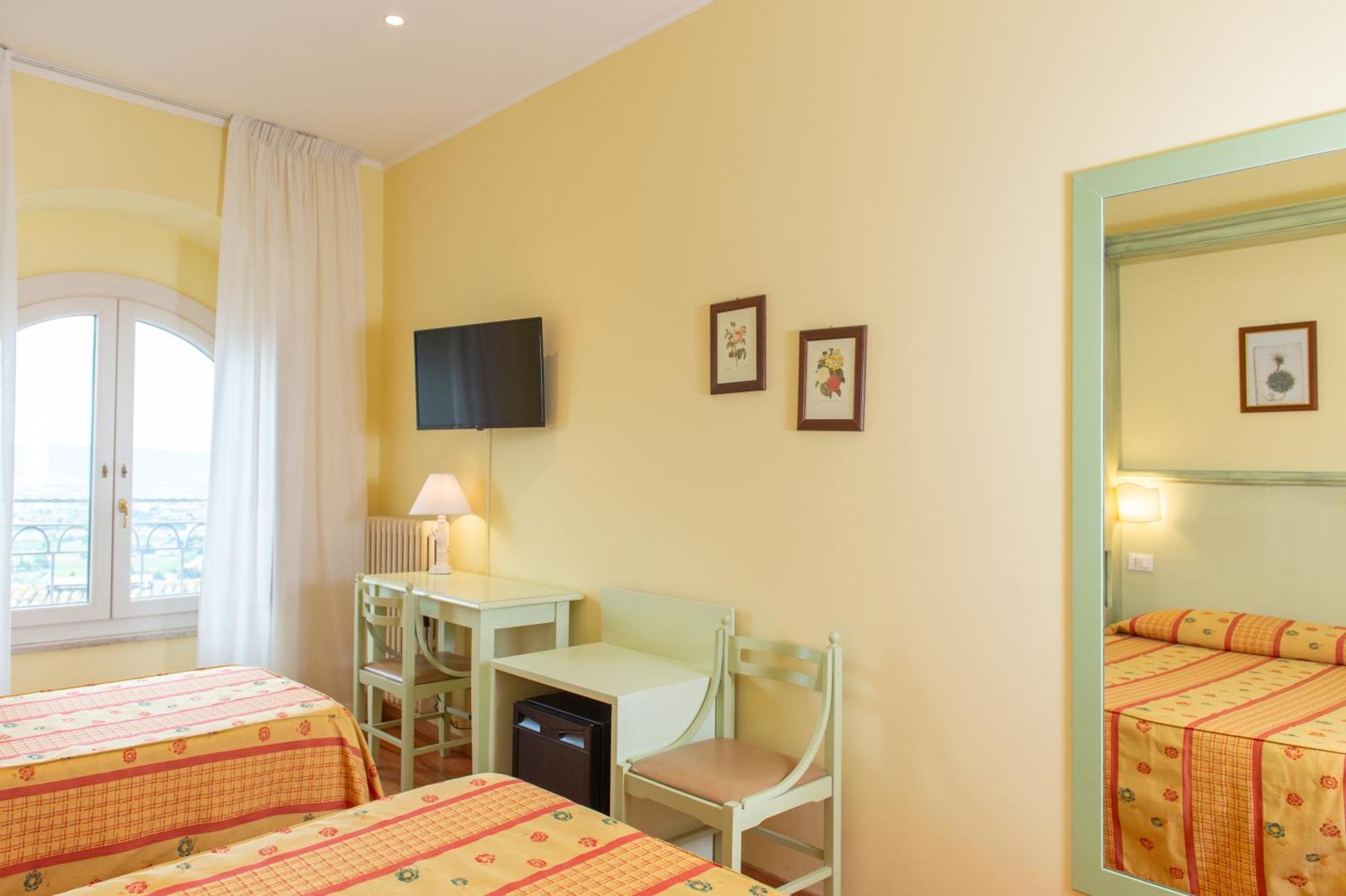 Hotel Minerva أسيسي المظهر الخارجي الصورة
