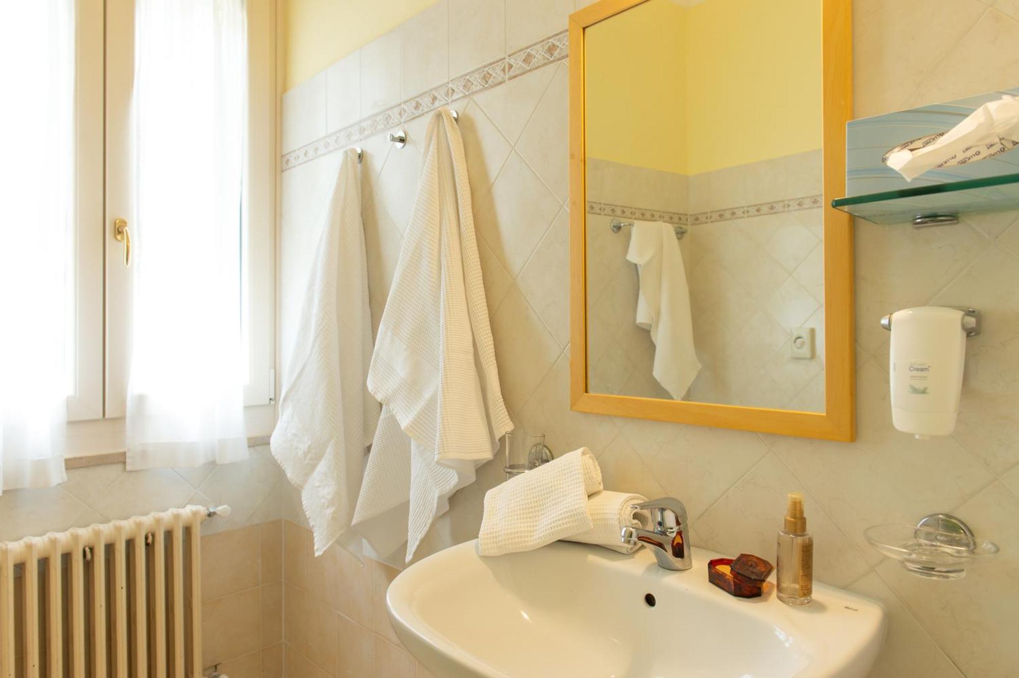 Hotel Minerva أسيسي المظهر الخارجي الصورة